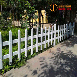 新疆PVC草坪围栏