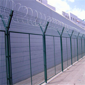 新疆监狱护栏网又叫刺绳护栏网，属防攀爬护栏网系列